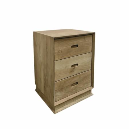 nachtkast met 3 laden gemaakt van teakhout