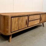 Tv-meubel in de jaren 50 stijl gemaakt van massief hout