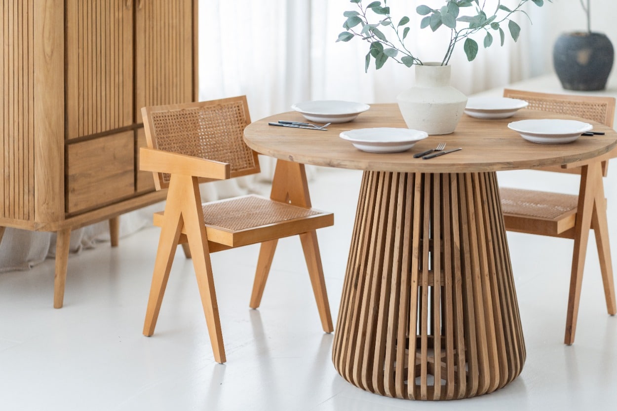 teak-tafel-met-teak-stoelen-indoteak